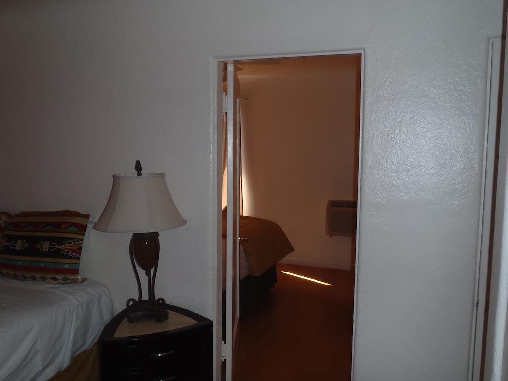 Grand Motel Williams Rum bild