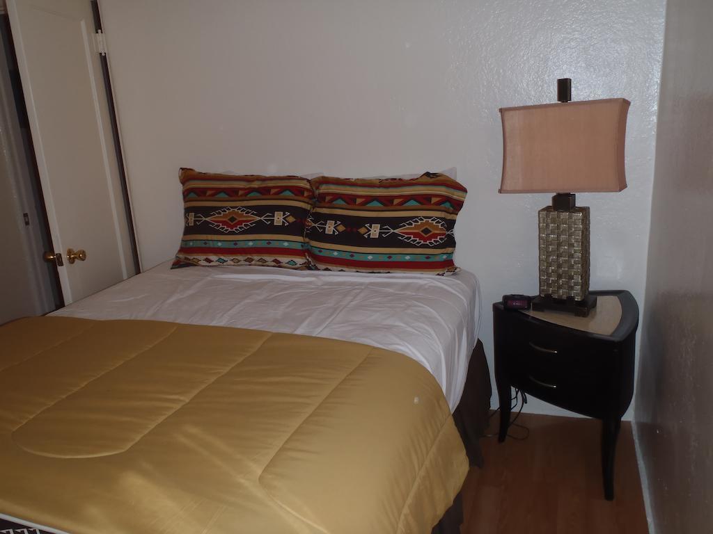 Grand Motel Williams Rum bild